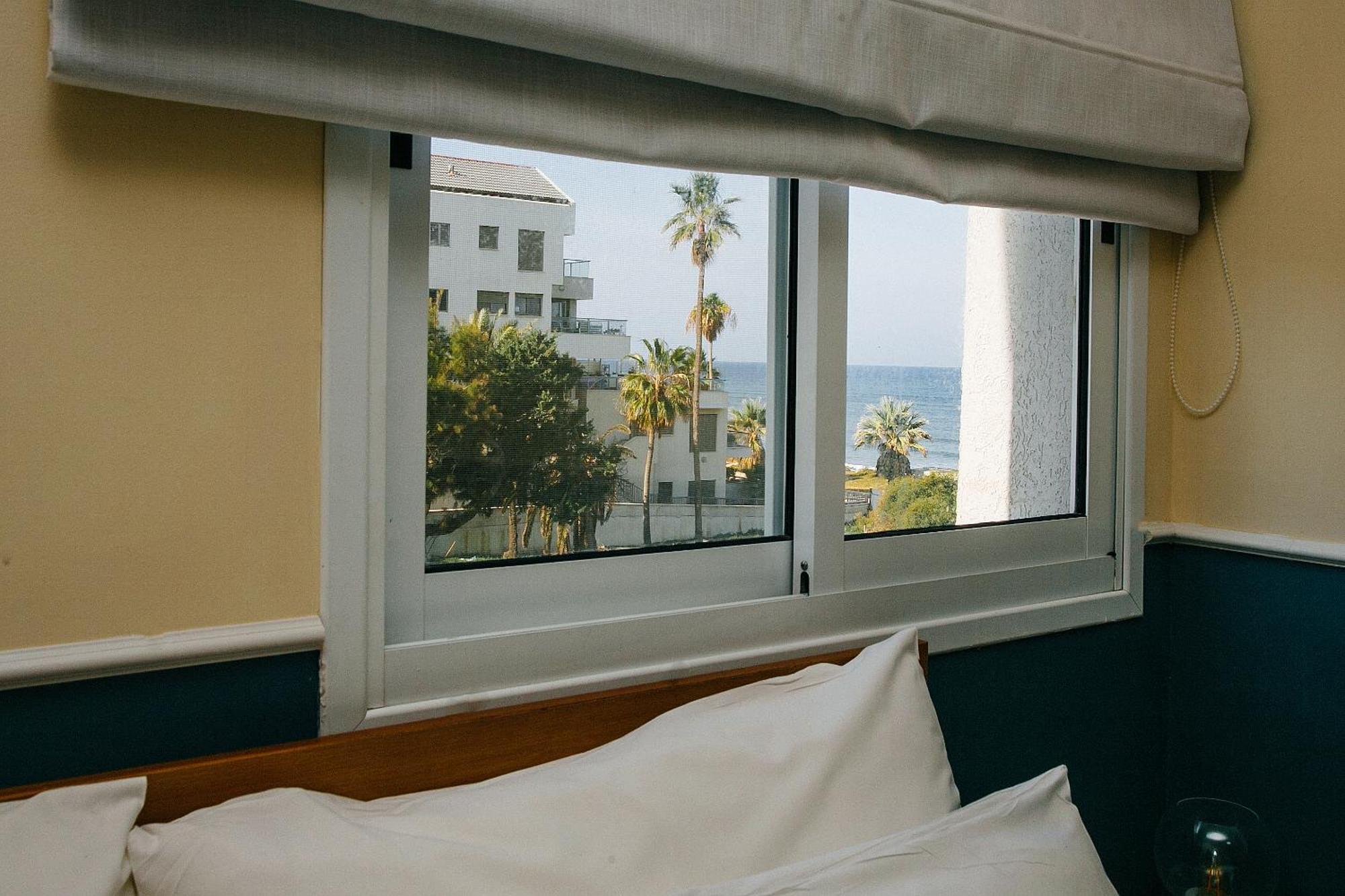 Domus Bat Galim Hotel Haifa Bagian luar foto